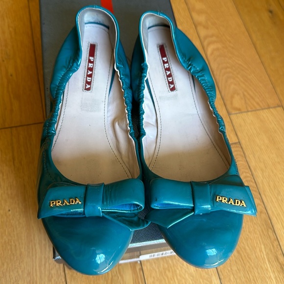 Prada authentic patent flats. - Picture 1 of 7